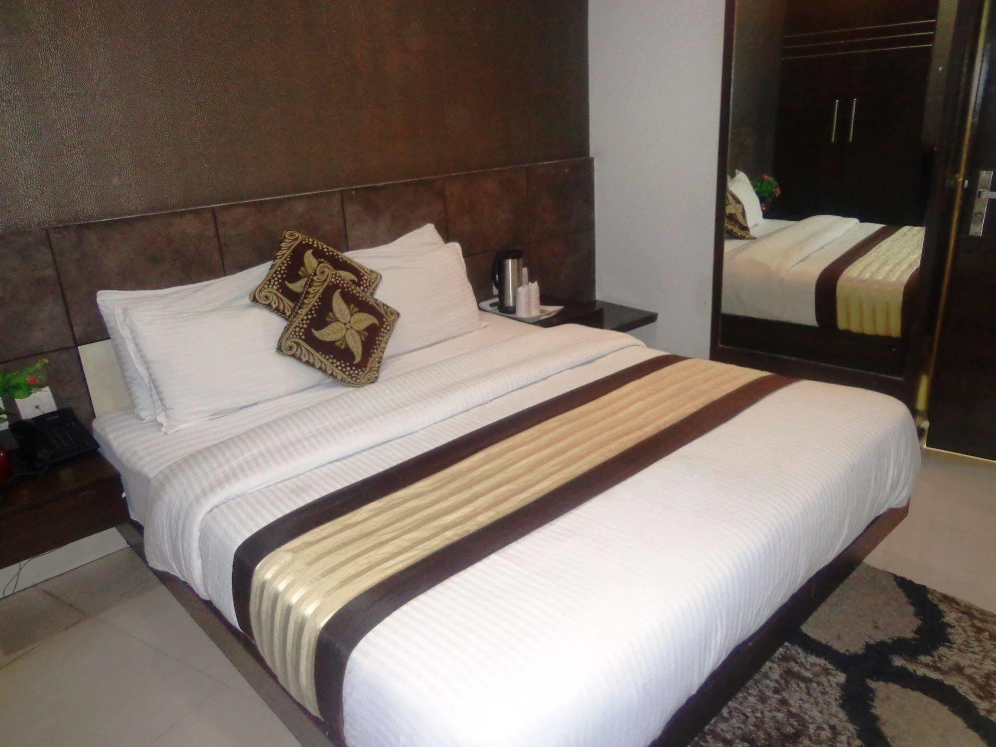 Milllennium 2000 Dx Hotel New Delhi